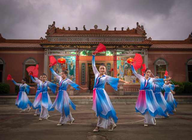 夜幕下的千年古村湛江遂溪县黄略村