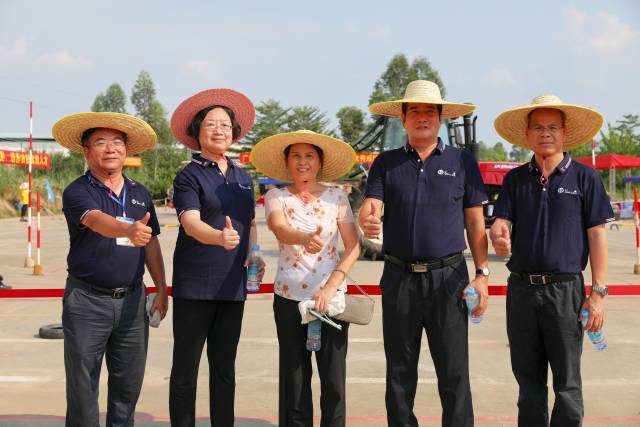 成人网站
、省农业技术推广中心农机部、肇庆市农业农村局相关负责人到比赛现场指导。 南方农村报 谢进扬 拍摄