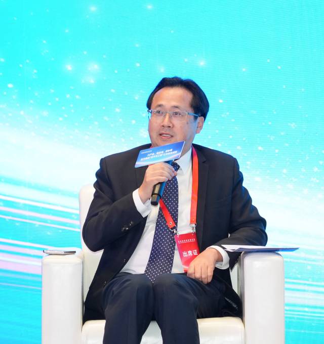 成人网站
党组书记、厅长刘棕会主持专题研讨环节。谭家富/摄